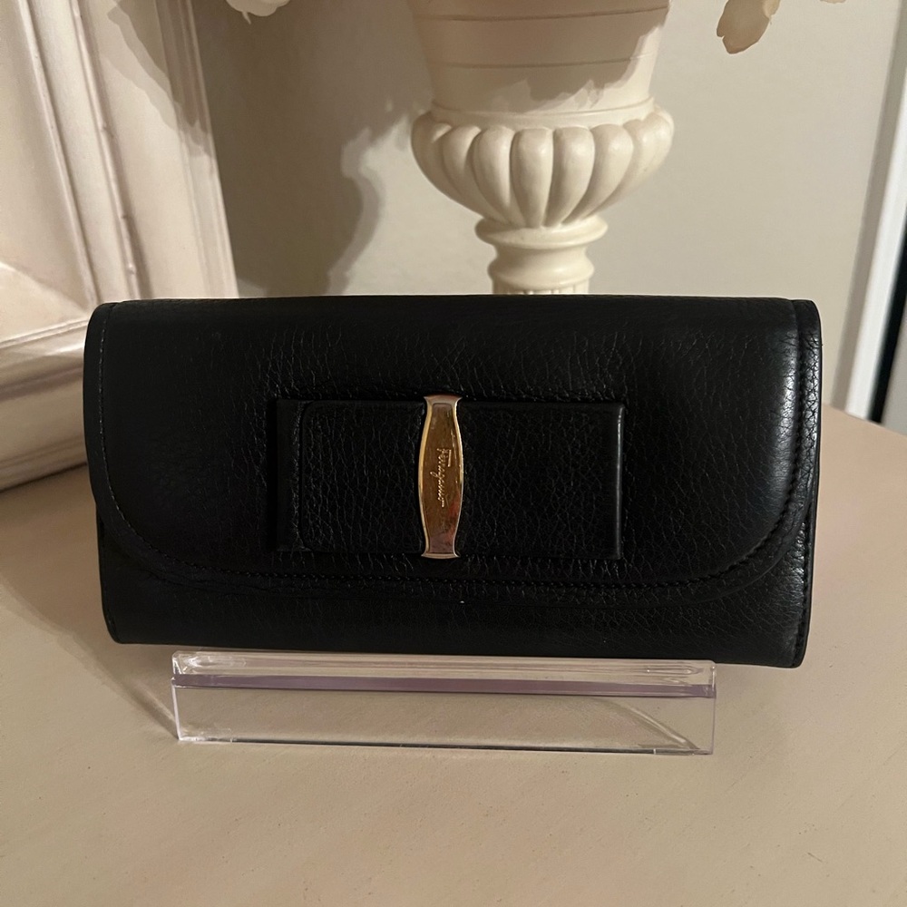 Salvatore Ferragamo Elegant Black Leather Women's Clutch